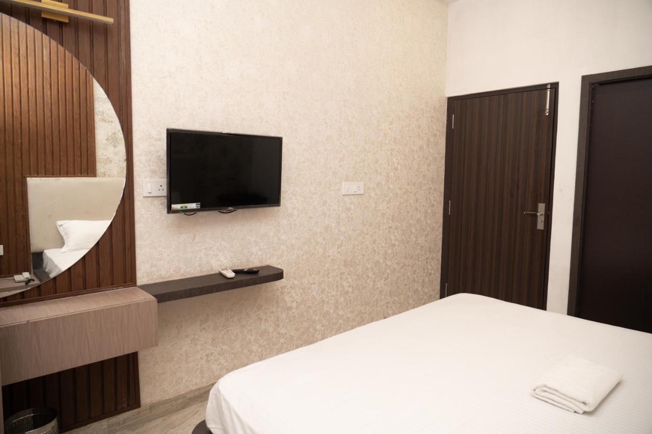 Holy Land Hotel Varanasi Eksteriør billede
