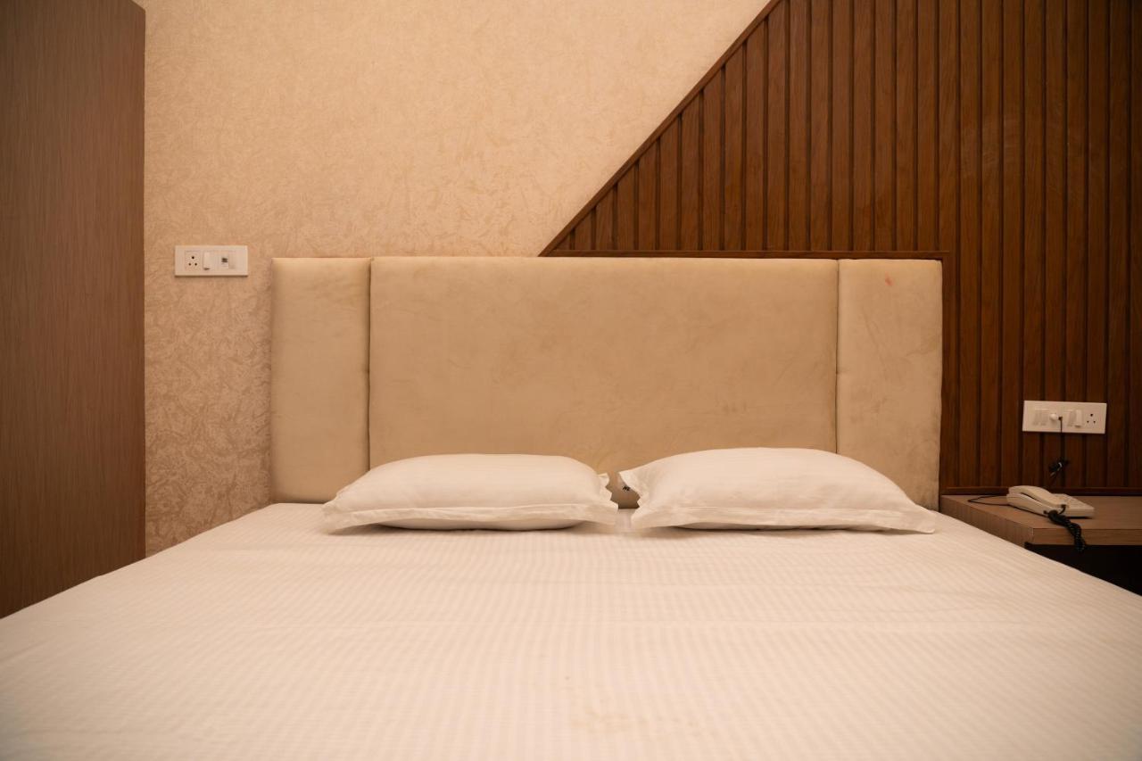 Holy Land Hotel Varanasi Eksteriør billede
