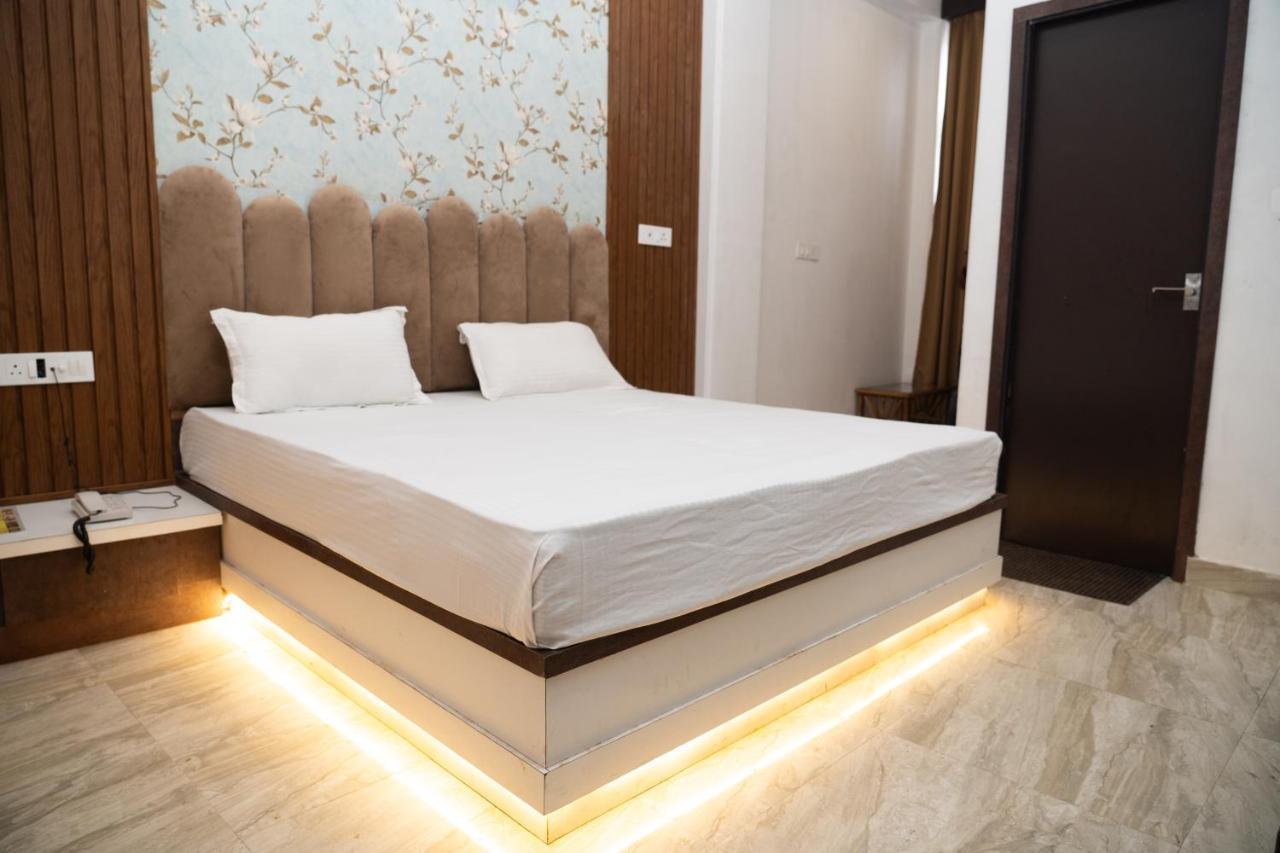 Holy Land Hotel Varanasi Eksteriør billede