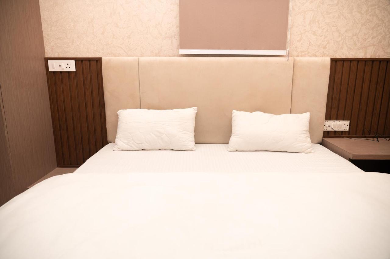 Holy Land Hotel Varanasi Eksteriør billede